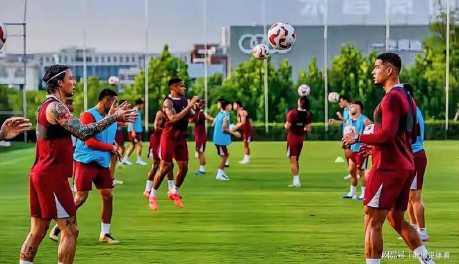 雷火电竞-超级巨星现身，球队轻松击败对手轰动全场！