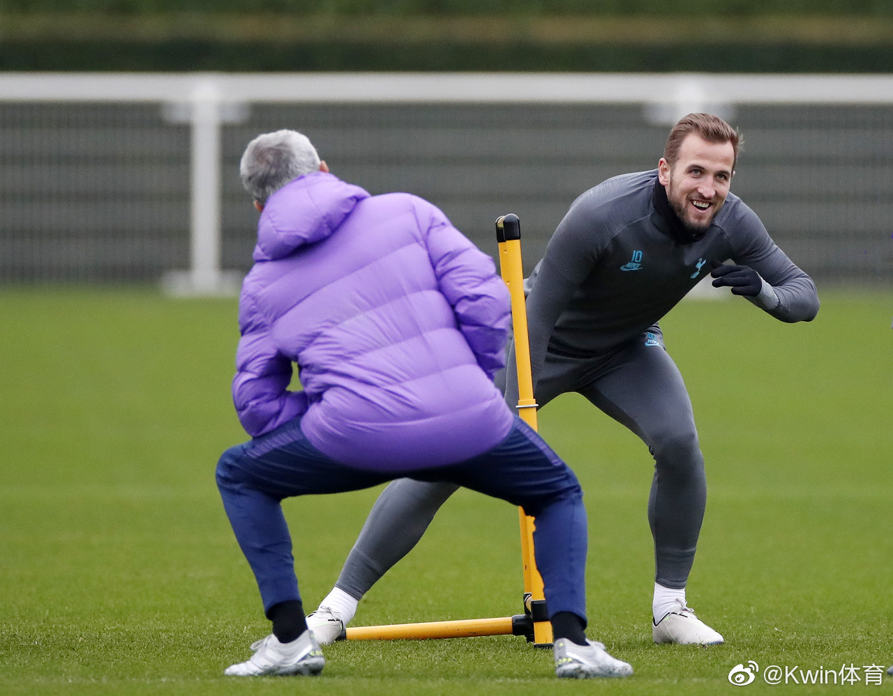 英格兰传奇教练发布新书，探讨足坛未来的简单介绍